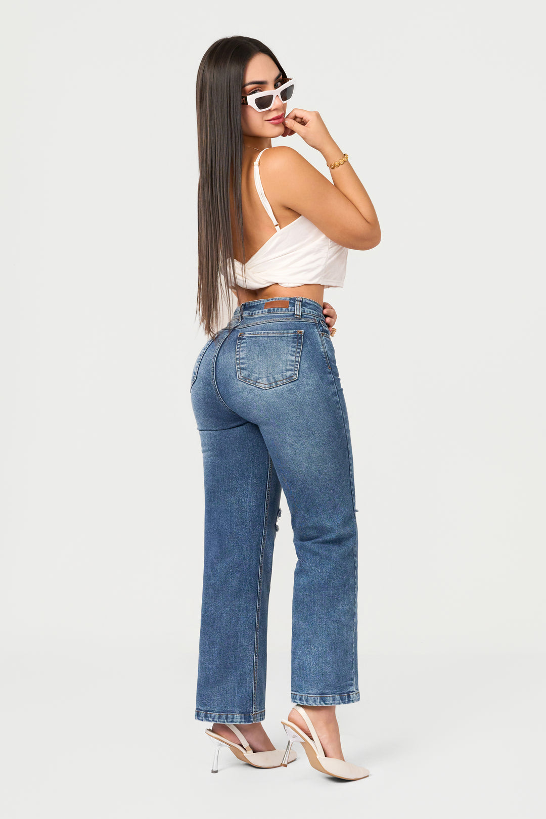 Pantalón bota recta, un básico que debes tener si o si, en color azul, estilo wide leg. 