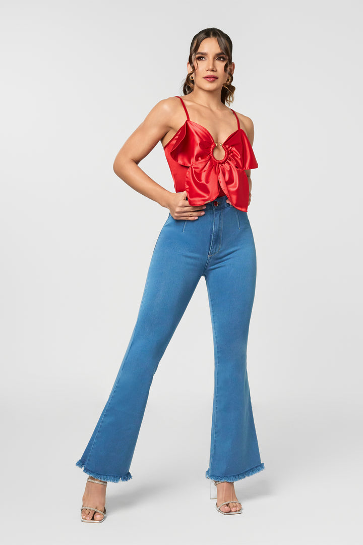 Pantalón bota campana en color azul, que estiliza tu figura. Compra ahora en Carlos Prada Jeans. 
