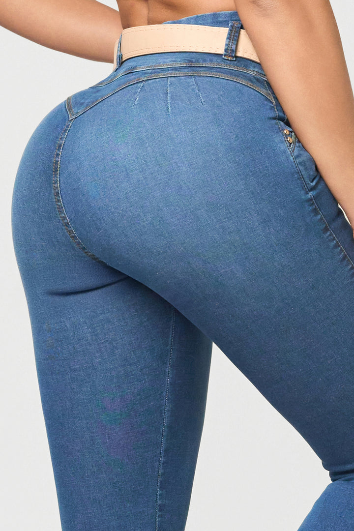 JEANS LEVANTA COLA 6863
