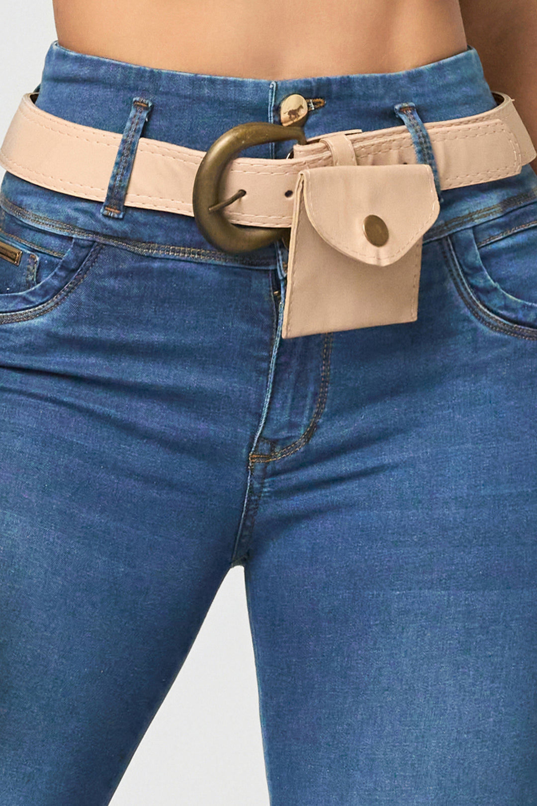 JEANS LEVANTA COLA 6863
