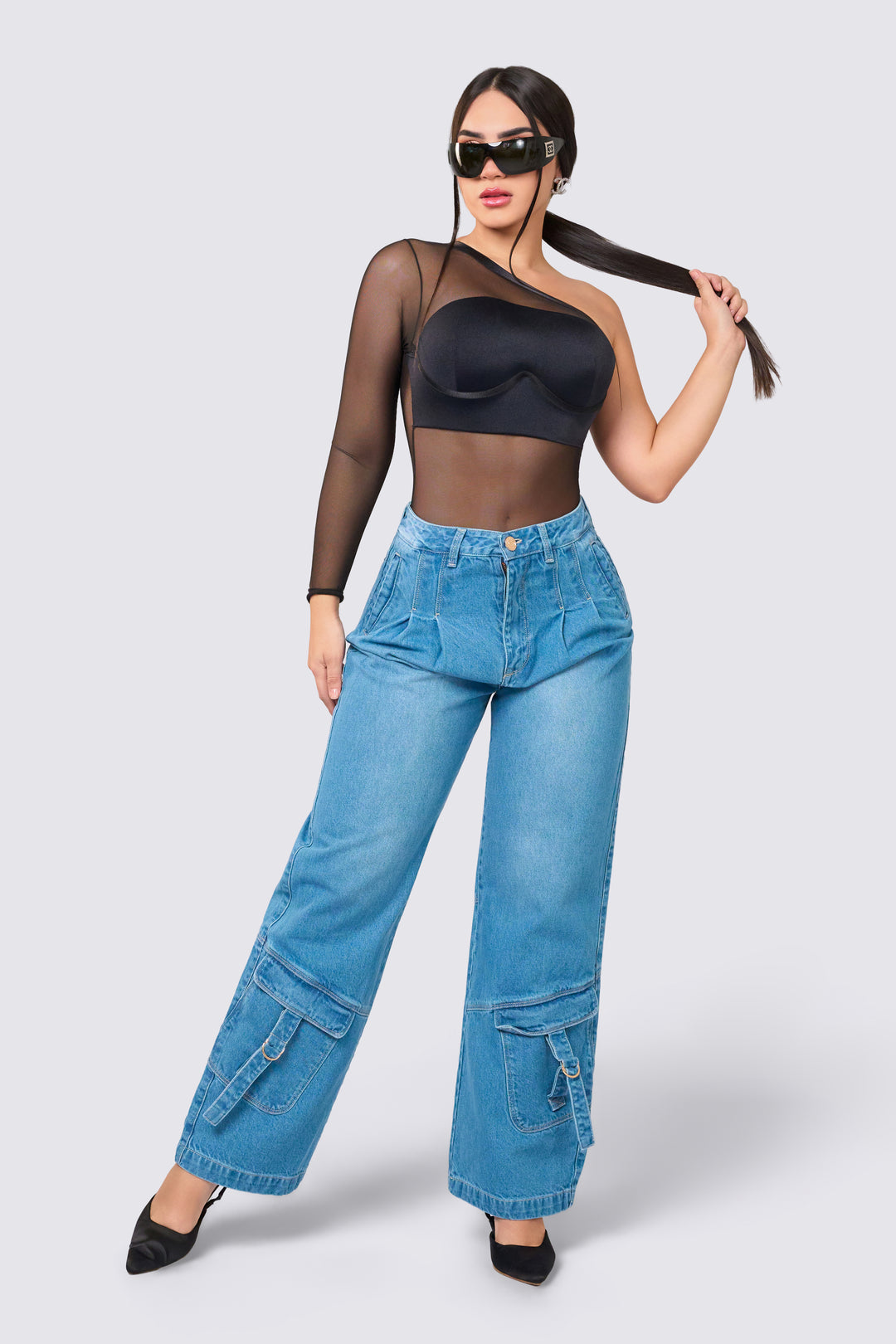 Pantalón wide leg, de tiro medio, pretina delgada y muy confort.