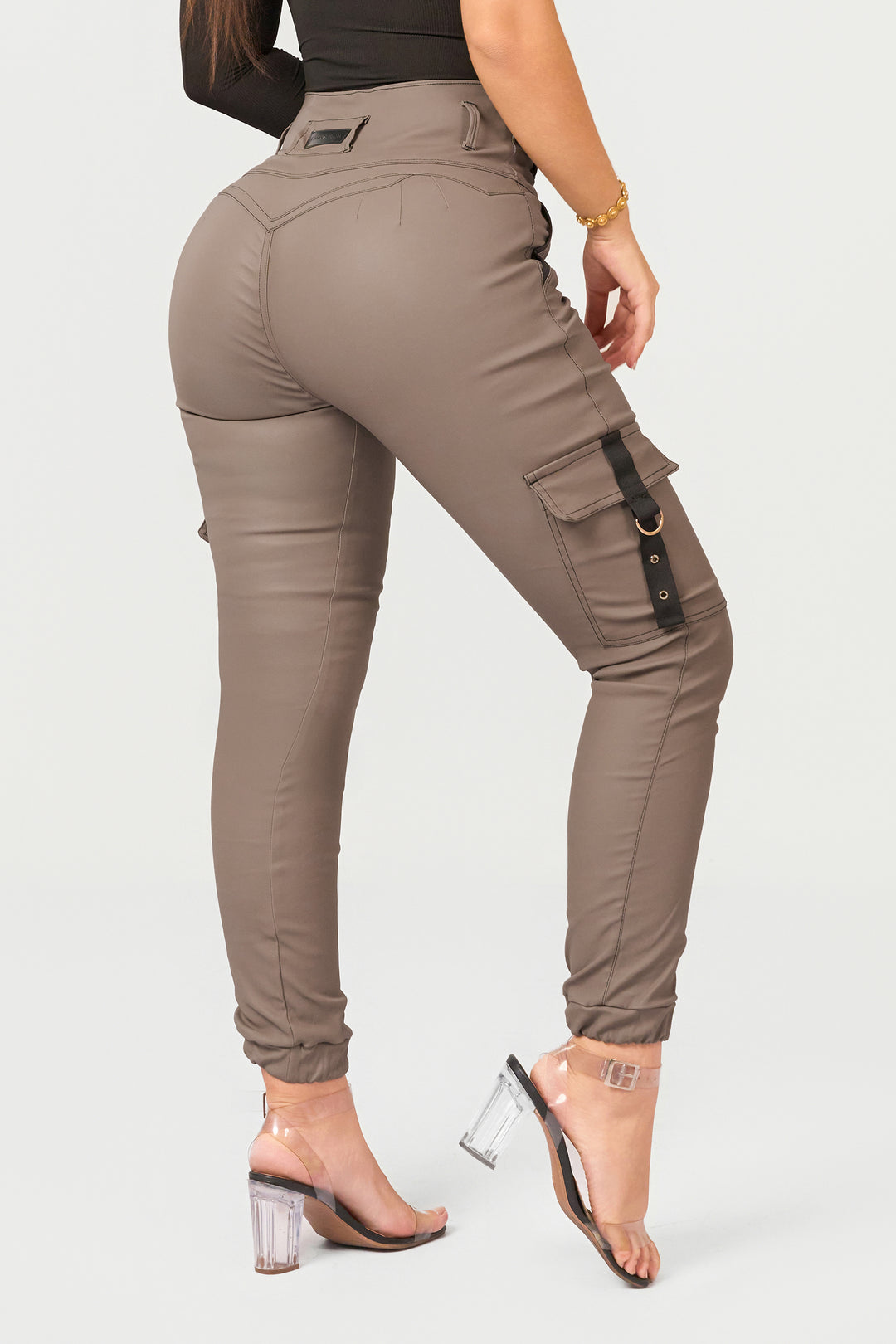 PANTALÓN EFECTO CUERO 7005