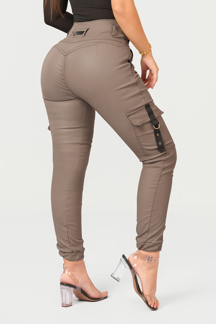 PANTALÓN EFECTO CUERO 7005