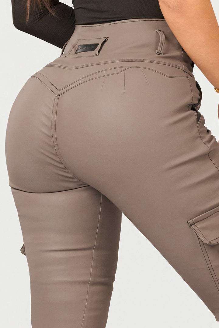 PANTALÓN EFECTO CUERO 7005