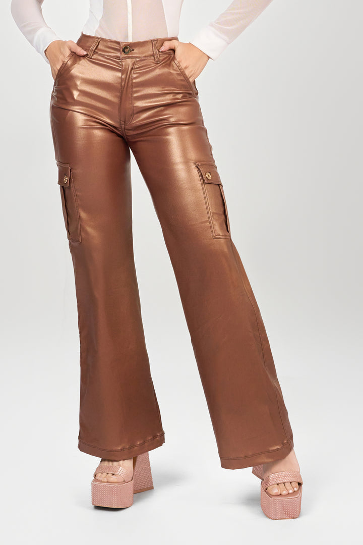 PANTALÓN EFECTO CUERO BRONCE 6894
