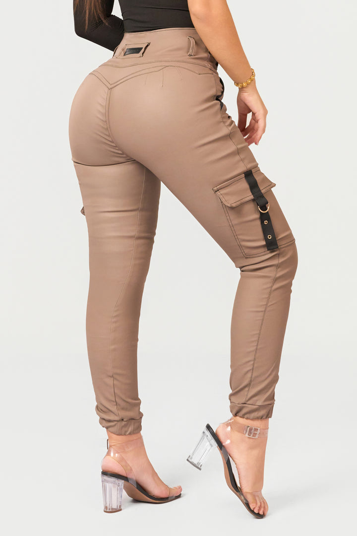 PANTALÓN EFECTO CUERO 7005