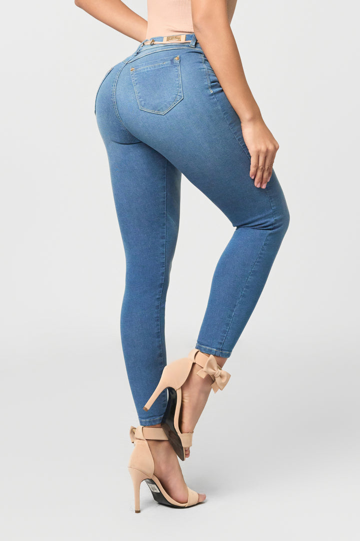 JEANS LEVANTA COLA 6864