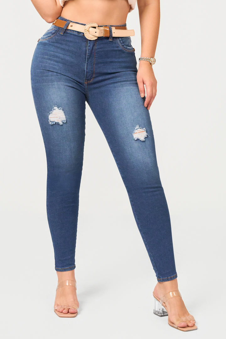 Skinny jeans color azul, de tiro medio.