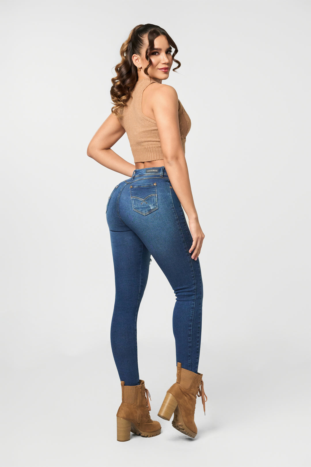 JEANS LEVANTA COLA 6866