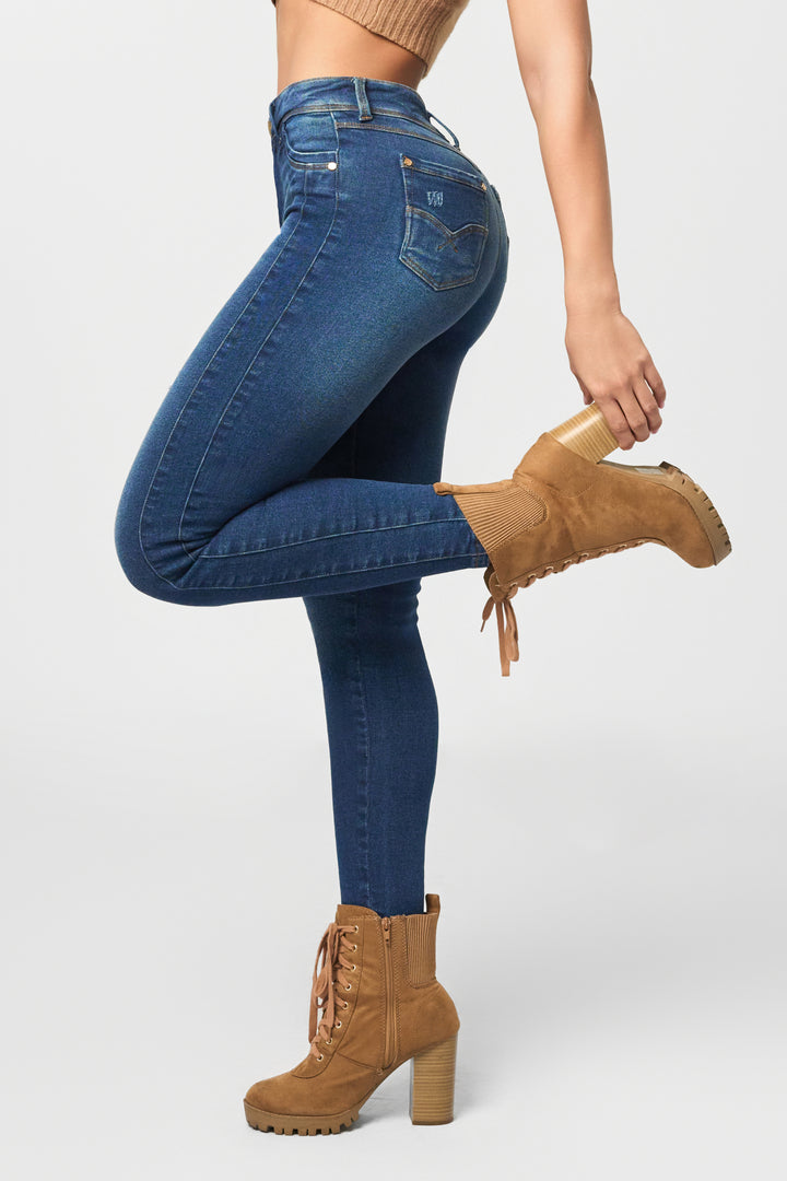 JEANS LEVANTA COLA 6866