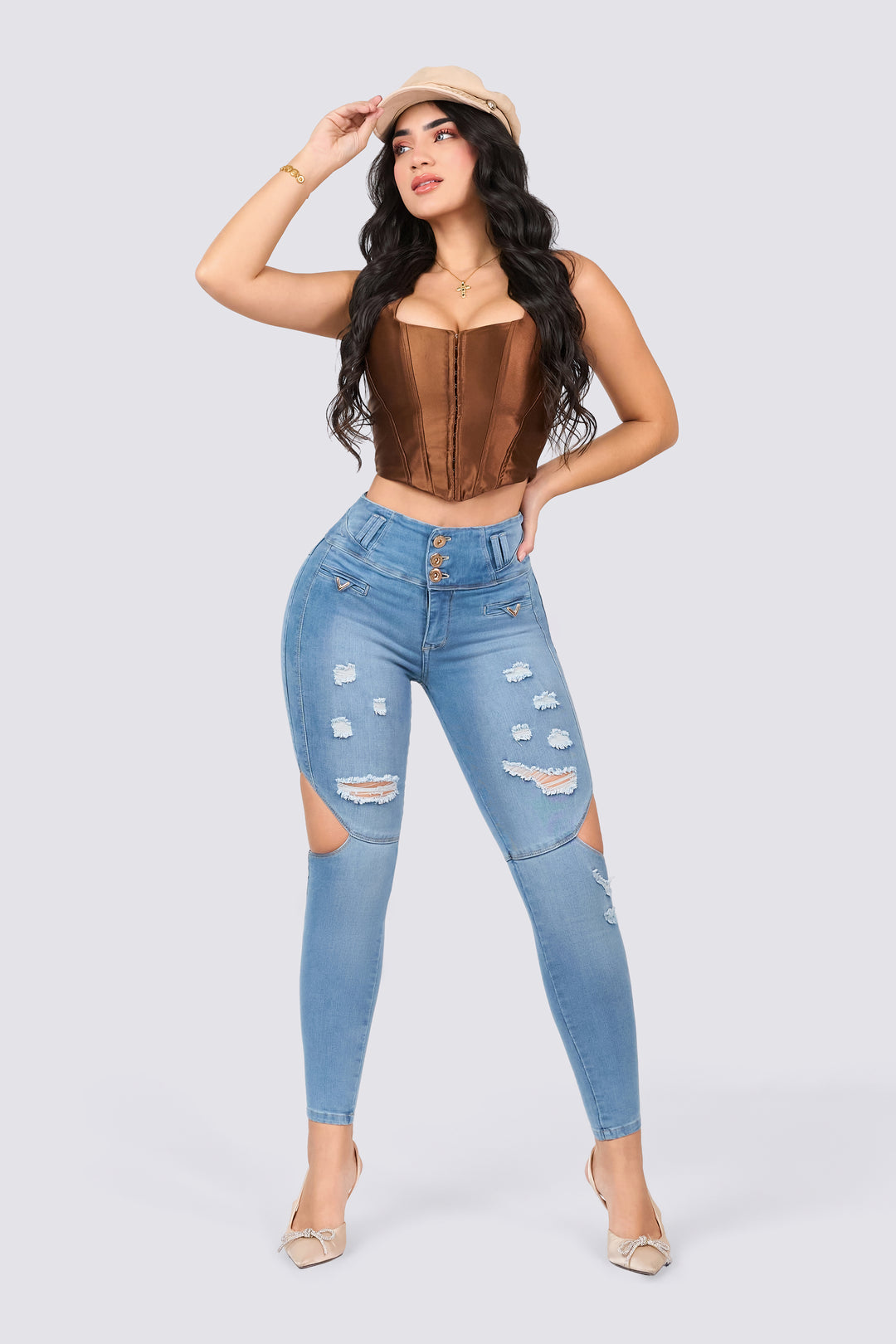 Skinny jean azul claro, de tiro alto y ajuste perfecto. 