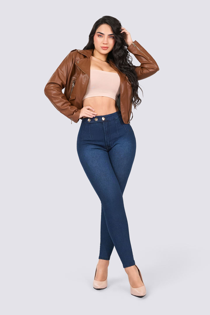 Skinny jeans azul oscuro de pretina delgada con tres botones, push up en glúteos y ajuste perfecto. 