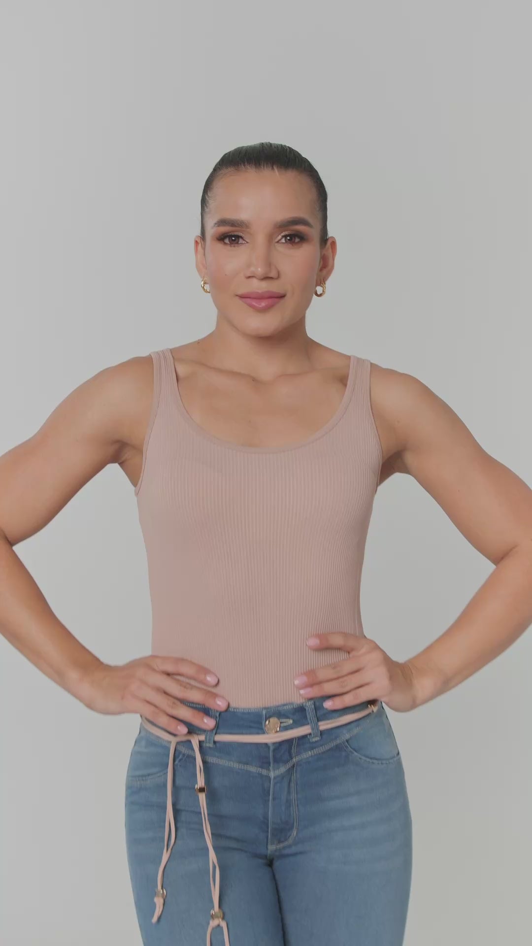 JEANS LEVANTA COLA 6864